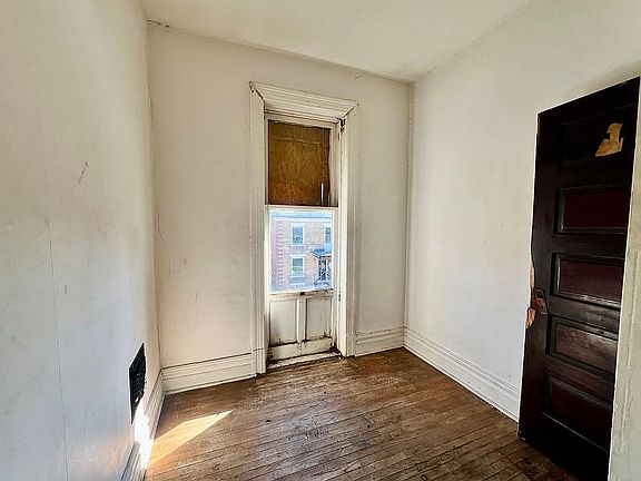 5th image of 5951 Romaine Pl