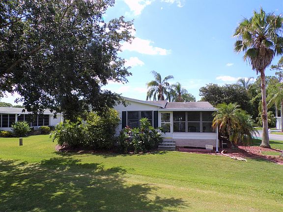 3rd image of 4759 Crestwicke Dr #633