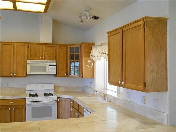 4th image of 22811 Cameo Dr