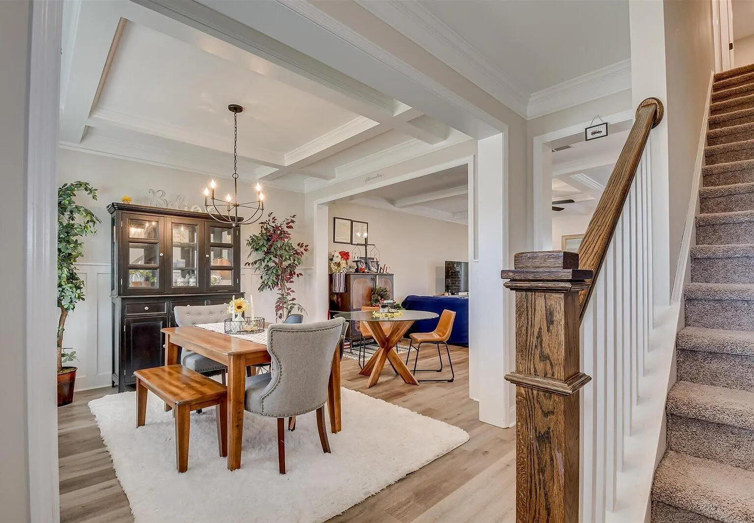 4 bed, 2.5 bath, 2432 sqft, $2,500 — Photo 2