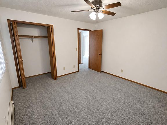 4th image of 401 15th St NE