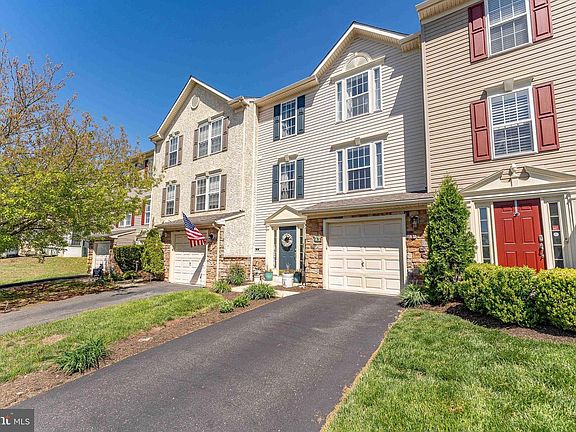 3rd image of 27 Creekside Dr