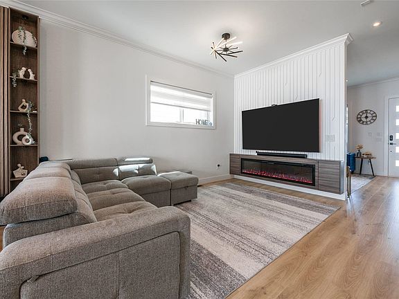 5th image of 16737 15a Ave