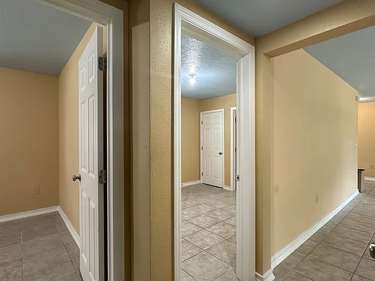 261 Caldwell St — Photo 30