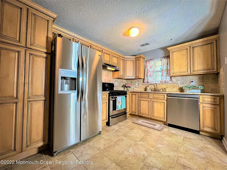 313 Tulip Ln — Photo 11