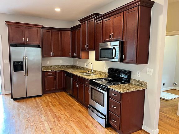 2nd image of 65 W 27th St