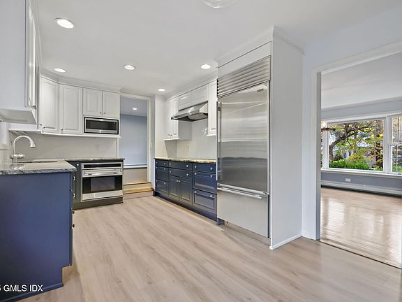 4th image of 35 Turner Dr
