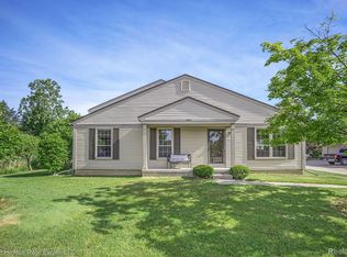 3000 High Pointe Ridge Rd, Lake Orion, MI 48359