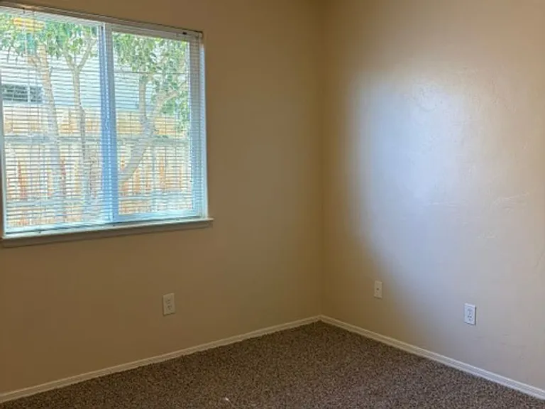 8807 Rollingbay Dr — Photo 8