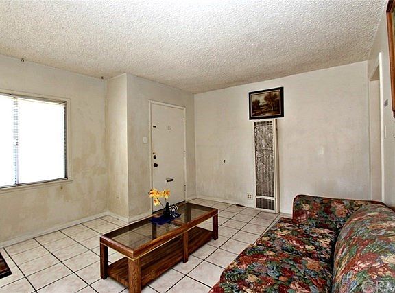 3rd image of 9556 Beverly St