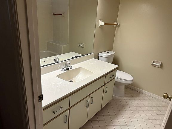 3rd image of 310 Glenbriar Cir