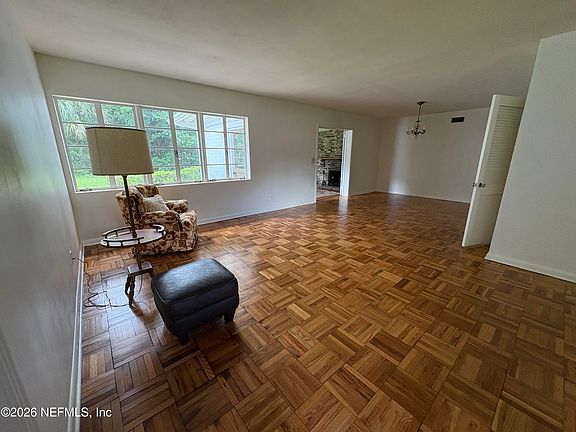 5th image of 4716 AVON Lane