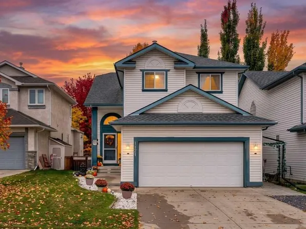 1121 E Sierra Morena Ct SW, Calgary, AB T3H 3N1