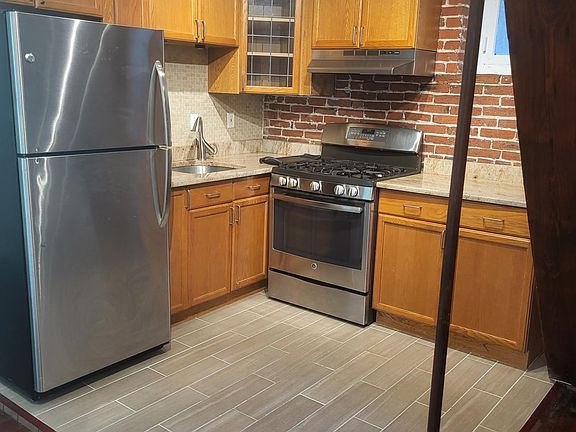 3rd image of 2704 W Girard Ave APT 2R