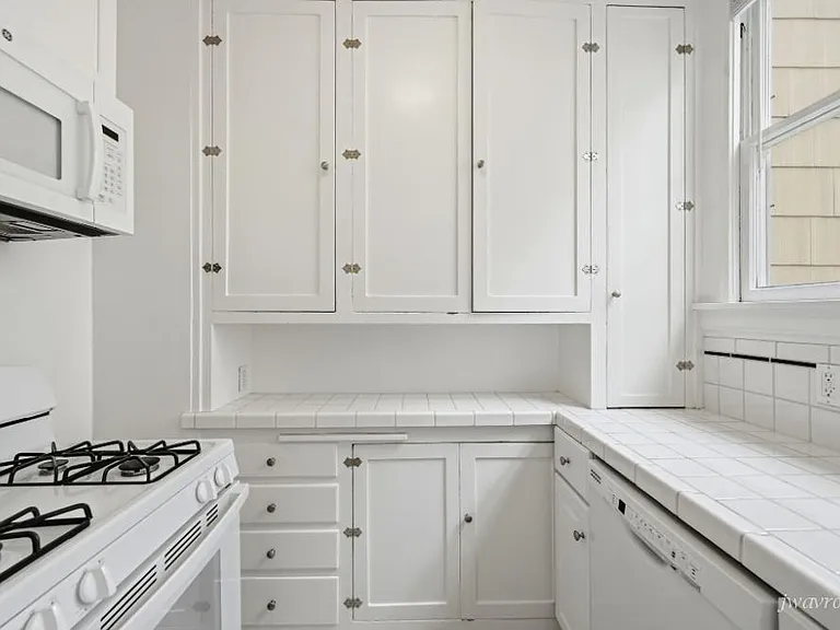 3423 Fillmore St #208 — Photo 5
