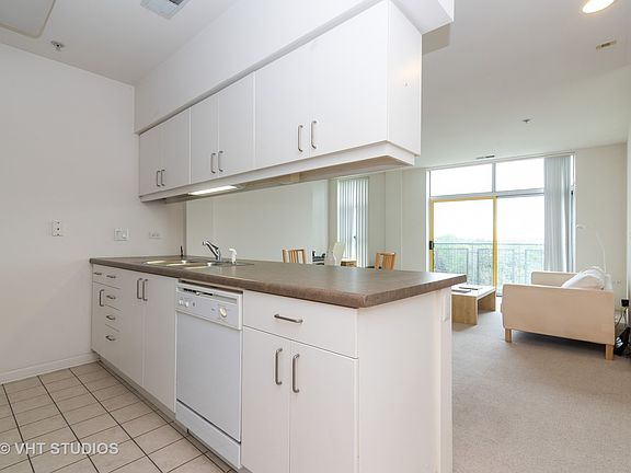 5th image of 1236 Chicago Ave APT 706B