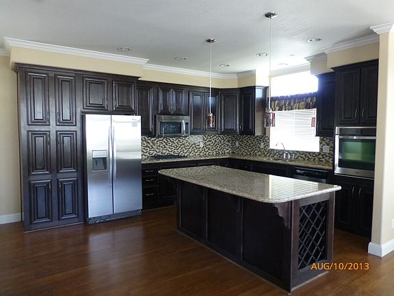 Santa Cecilia Granite Kitche