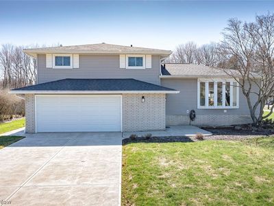 8267 Pinehurst Dr, Parma, OH, 44129