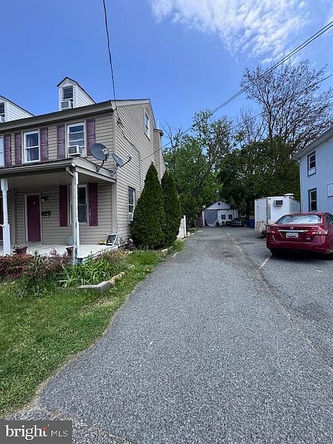 1st image of 212 S Main St