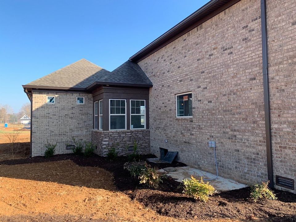 1st image of 743 Emma Ln