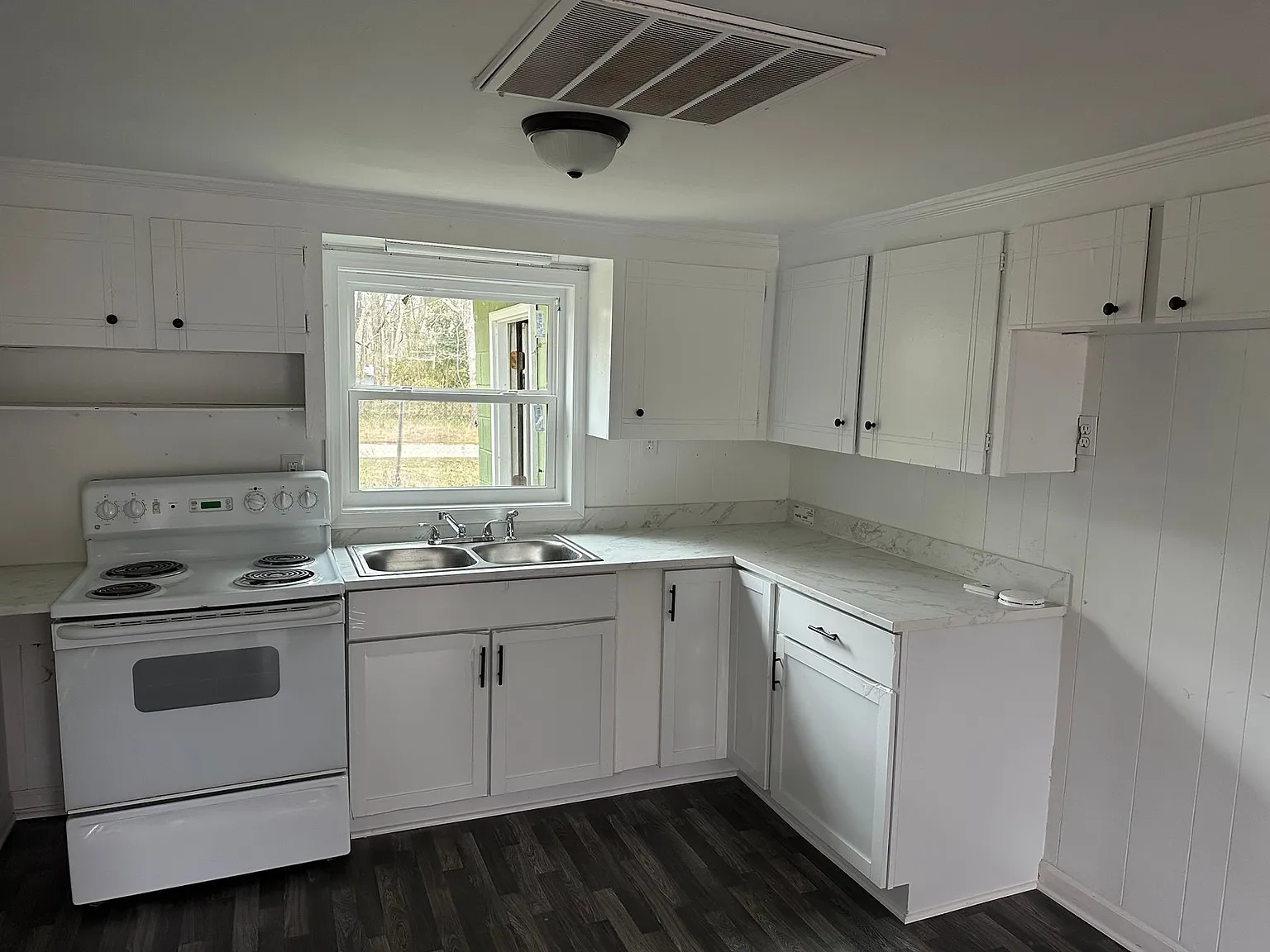 Close to everything in Summerville! — Photo 1
