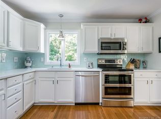 41 Huckleberry Hill Rd, Brookfield, CT 06804