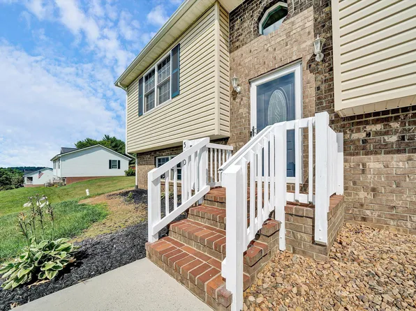 540 Harkrader St, Christiansburg, VA 24073