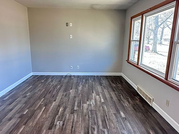 4th image of 26 Manor Dr
