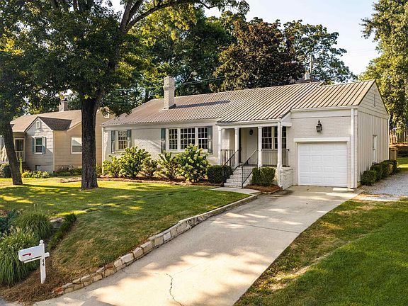 2nd image of 44 Edgehill Rd