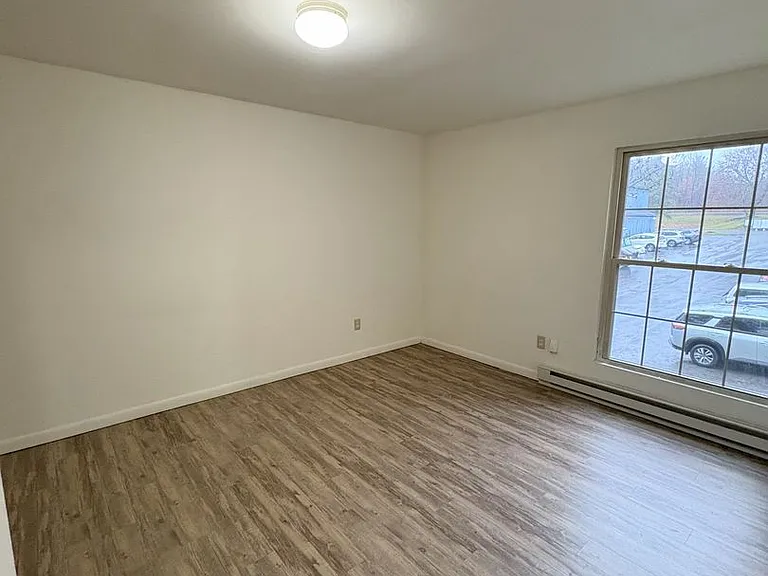 University Park Apartments near Cornell University — Photo 330