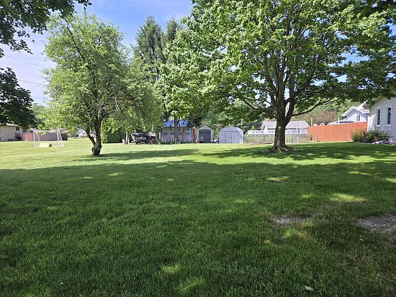 5th image of 9134 Schafer Dr