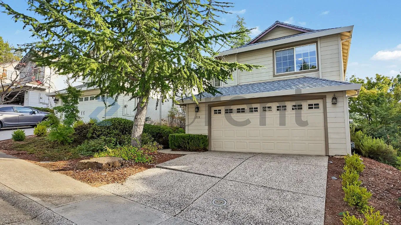 3 bed, 1914 sqft, $2,900 — Photo 3