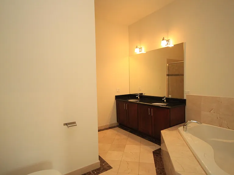 4651 N Greenview Ave #208 — Photo 18