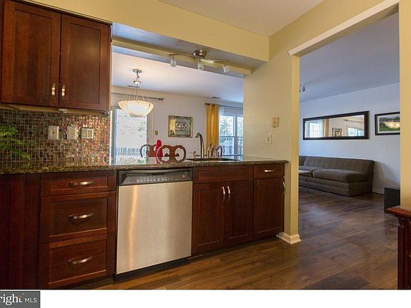 5th image of 43 Crabapple Pl