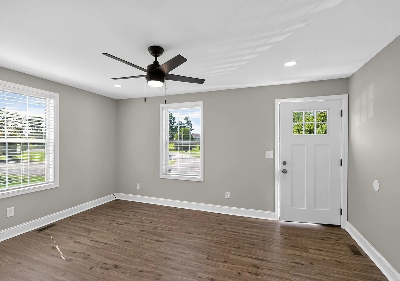 Charming 2BR Duplex in Oak Ridge — Photo 4