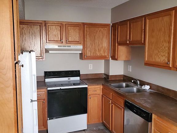 3rd image of 5642 S 38th St