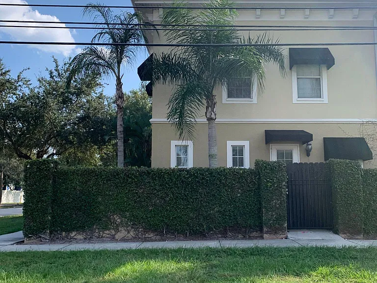 Gate to back patio