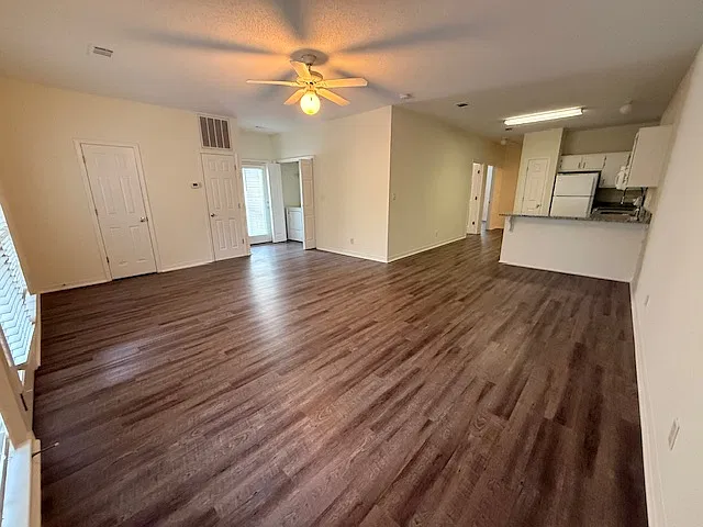 2 bed, 1104 sqft, $1,600 — Photo 4