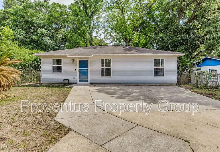 1261 Basin St — Photo 1