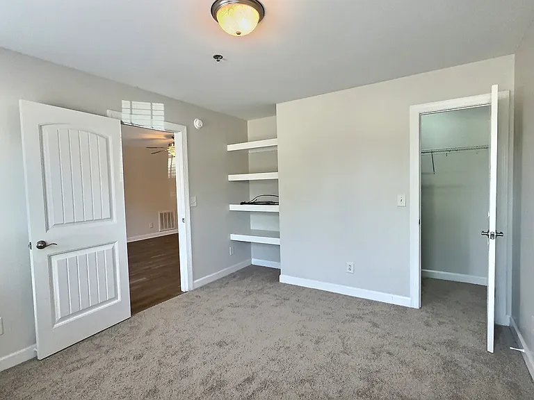 144 N Hines St — Photo 36