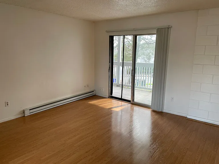 1409 SE Mall St #5 — Photo 3