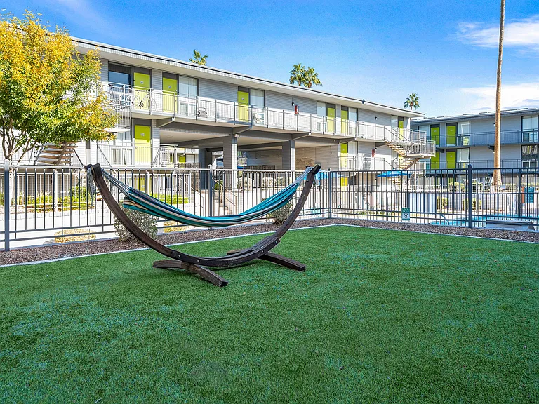 Seventh Apartments Hammock
