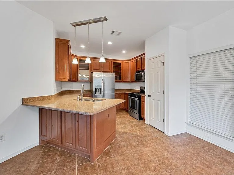 4600 Rivka Cv — Photo 13