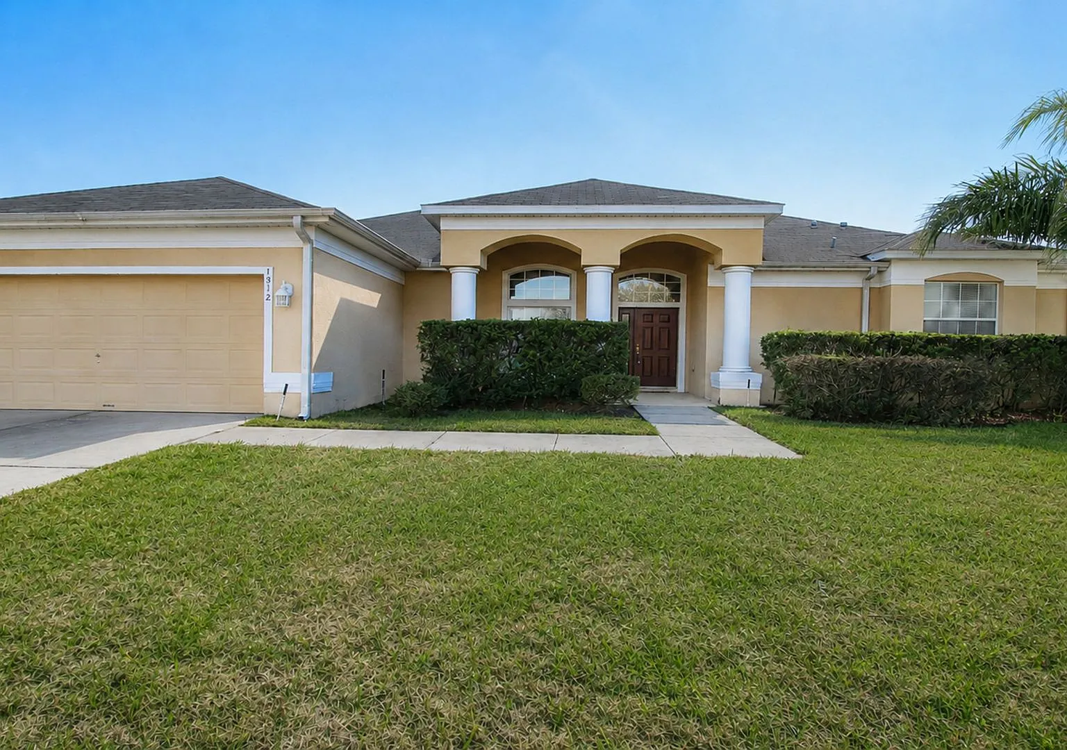 Spacious 4 bed 3 bath home in Winter Garden — Photo 1