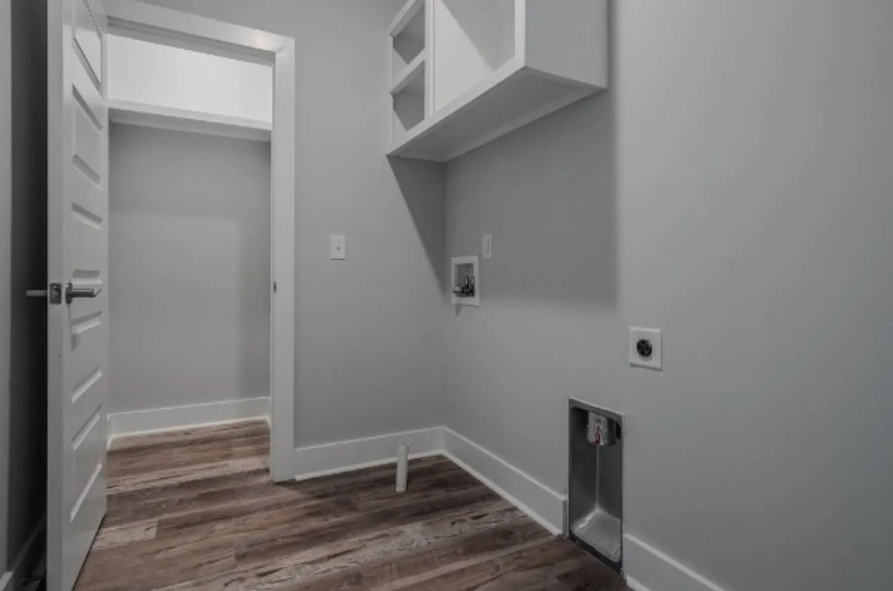 3 bed, 2.5 bath, 2176 sqft, $3,300 — Photo 3