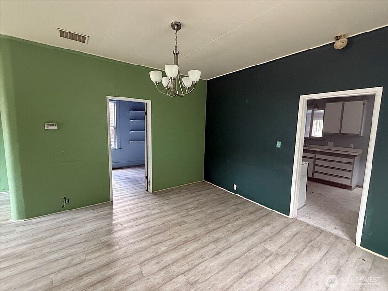 5th image of 152 Karr Avenue