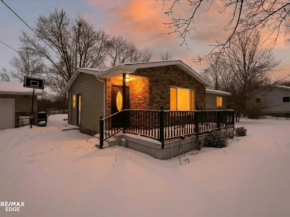 6161 Finch Ln, Flint, MI 48506