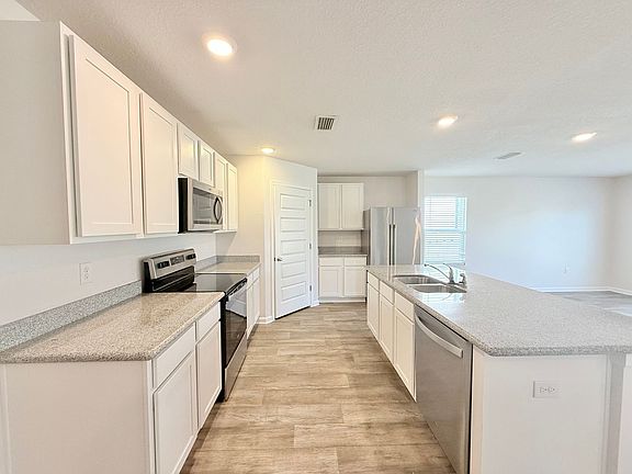 4th image of 5719 Guinevere Ln