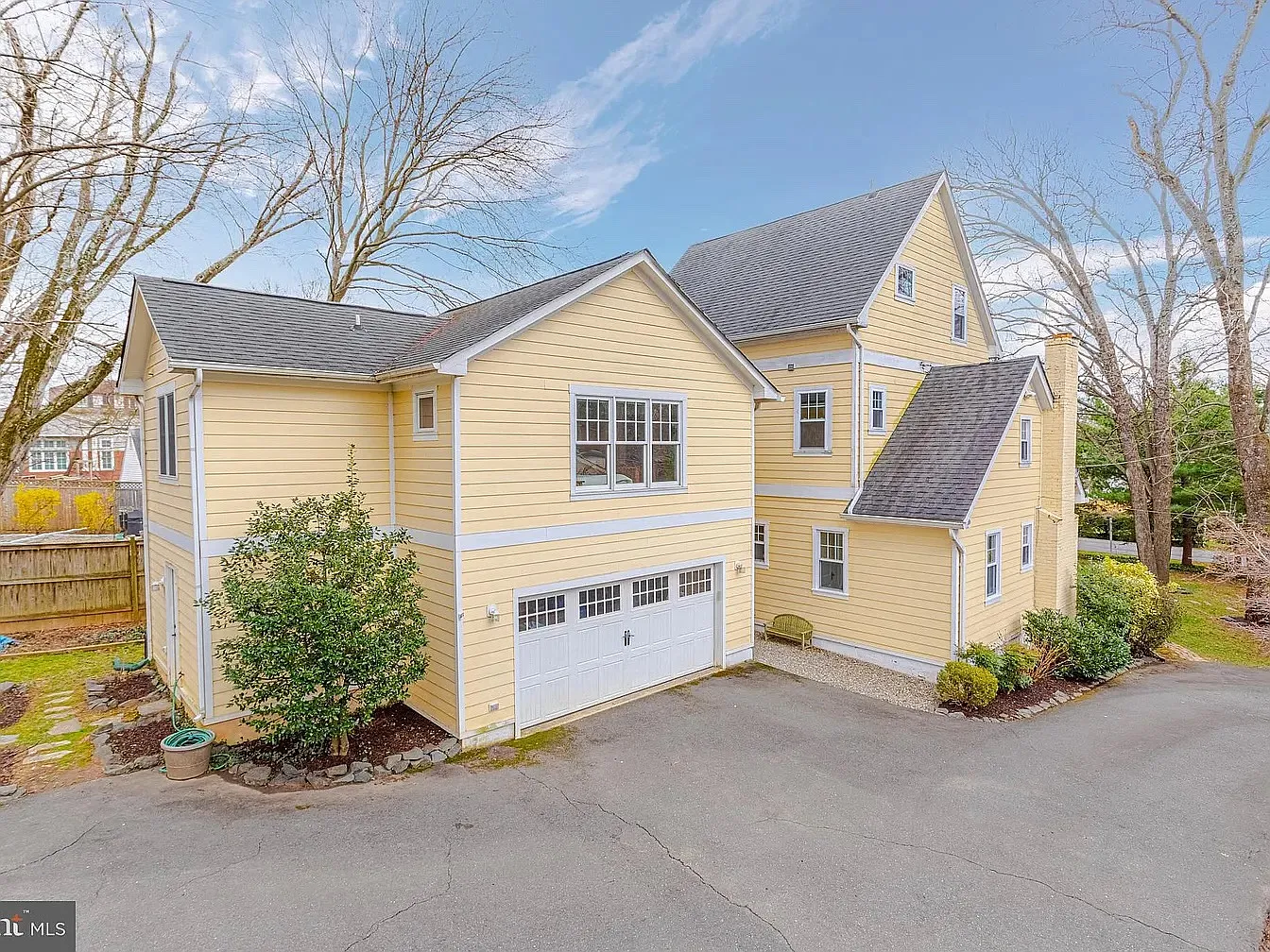 5 bed, 2618 sqft, $5,999 — Photo 1
