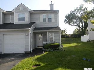 70 Smith Ave, Bay Shore, NY 11706